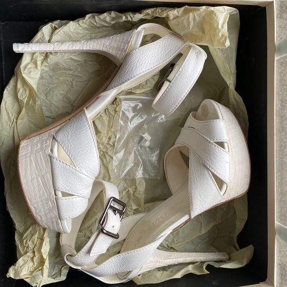 Burberry Vintage Leather Platform Heels - Picture 11 of 11